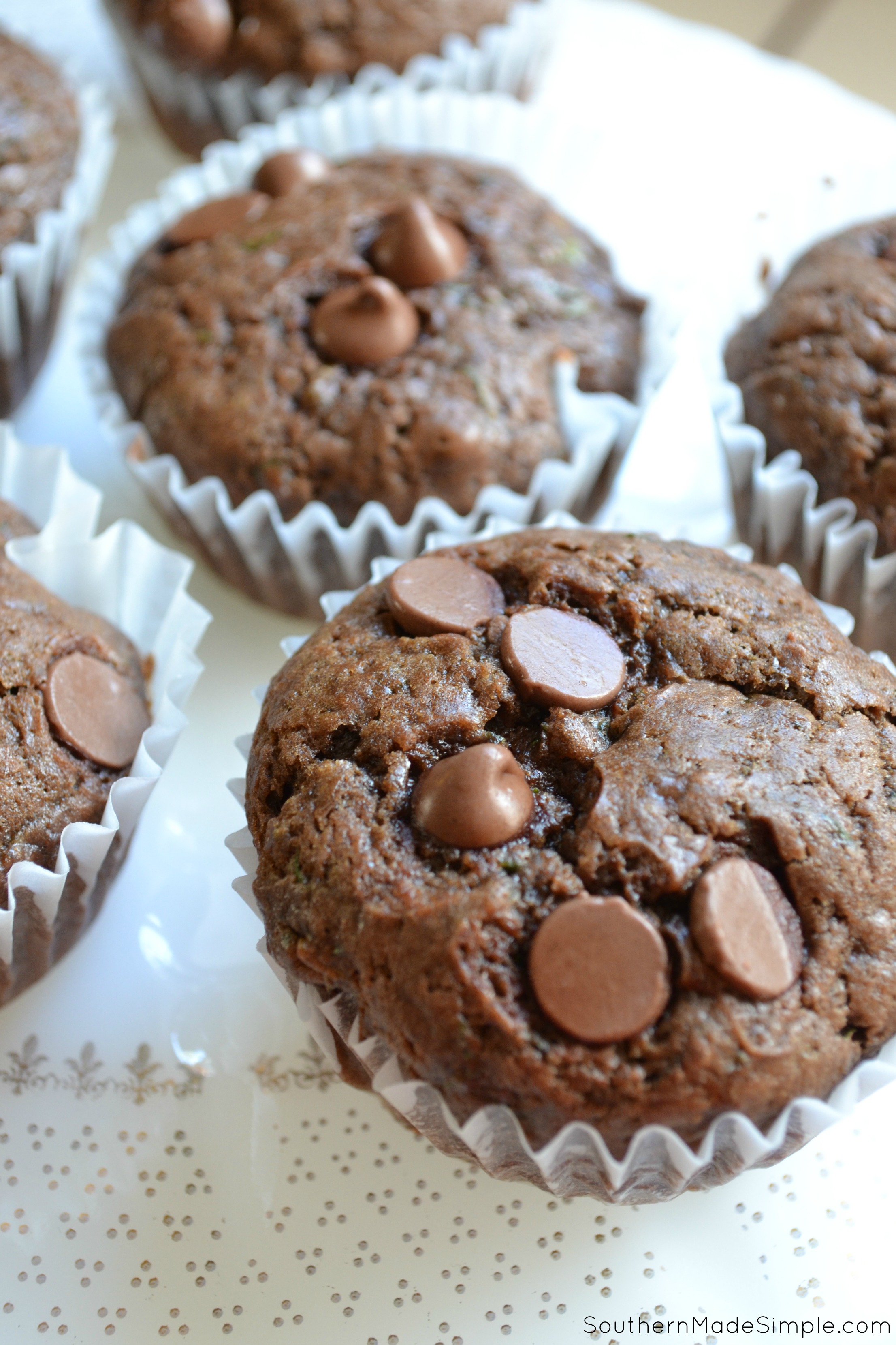 op zoek naar een manier om stiekem in sommige extra groenten in uw dieet? Dan zijn deze "verborgen" spinazie Chocolade Chip muffins precies wat je nodig hebt!