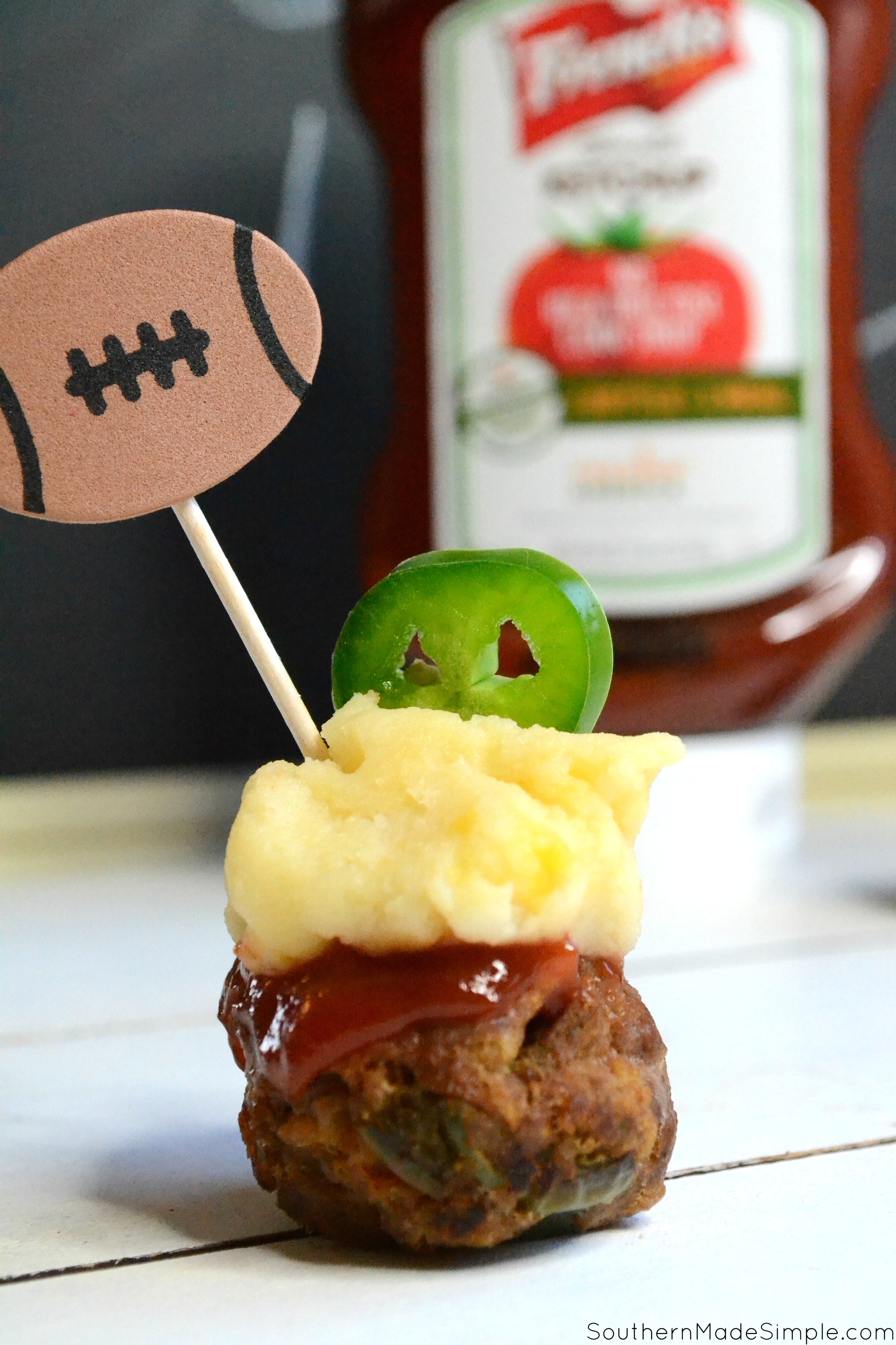 Are you getting ready for the Big Game? Try these Mini Jalapeno Meatloaf & Mashed Potato Poppers! They're sure to be the MVP on everyone's dinner plate! #KetchupWithFrenches #ad