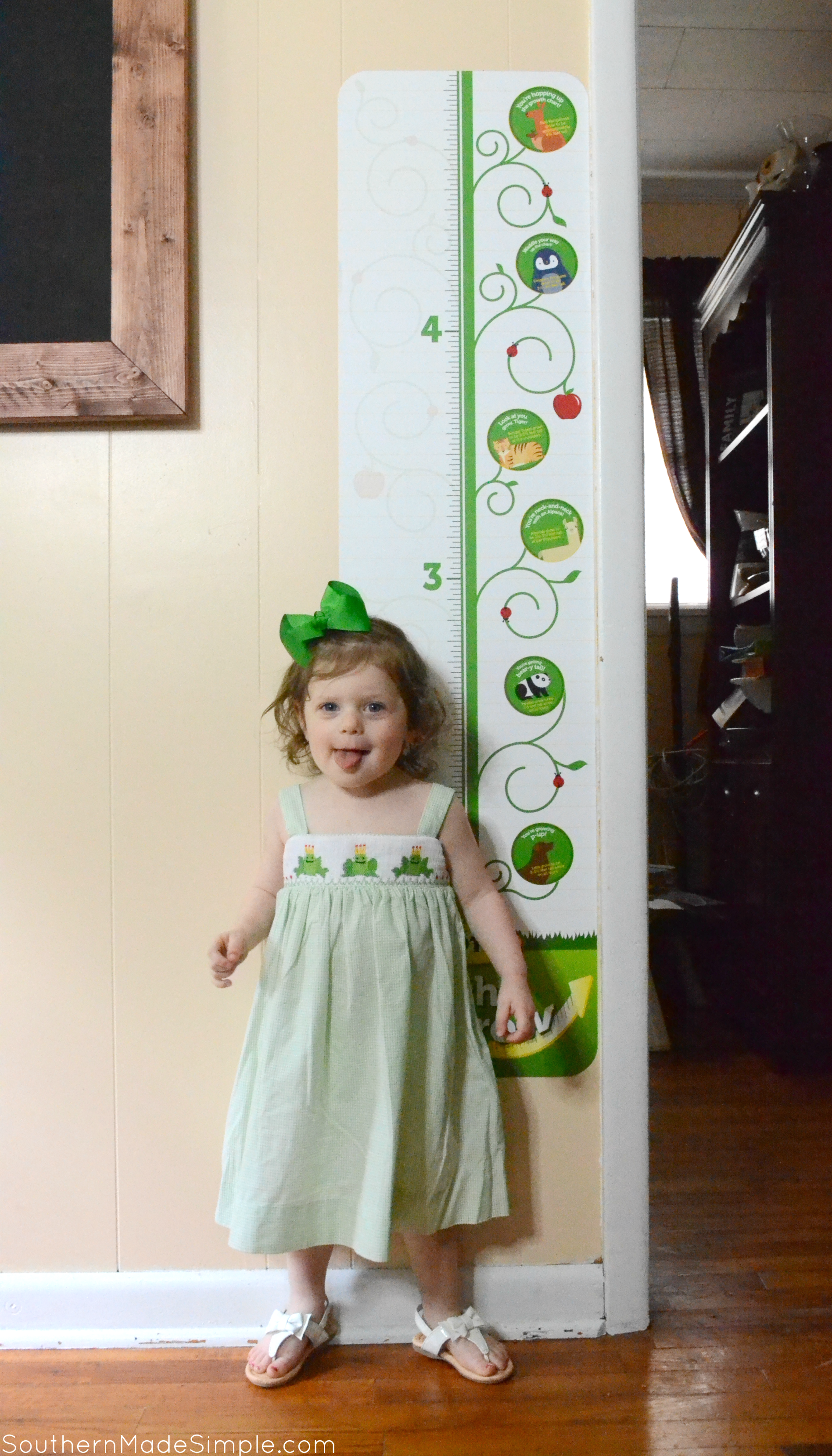 Healthy choices today make for a healthy tomorrow, and Mott's Applesauce and juices are encouraging my daughter to stick to delicious and healthier options so she can grow big and strong! Learn how to snag a free growth chart from Mott's +plus see how we repurposed applesauce cups and used them in our garden! #WatchMeGrow #ad @Motts