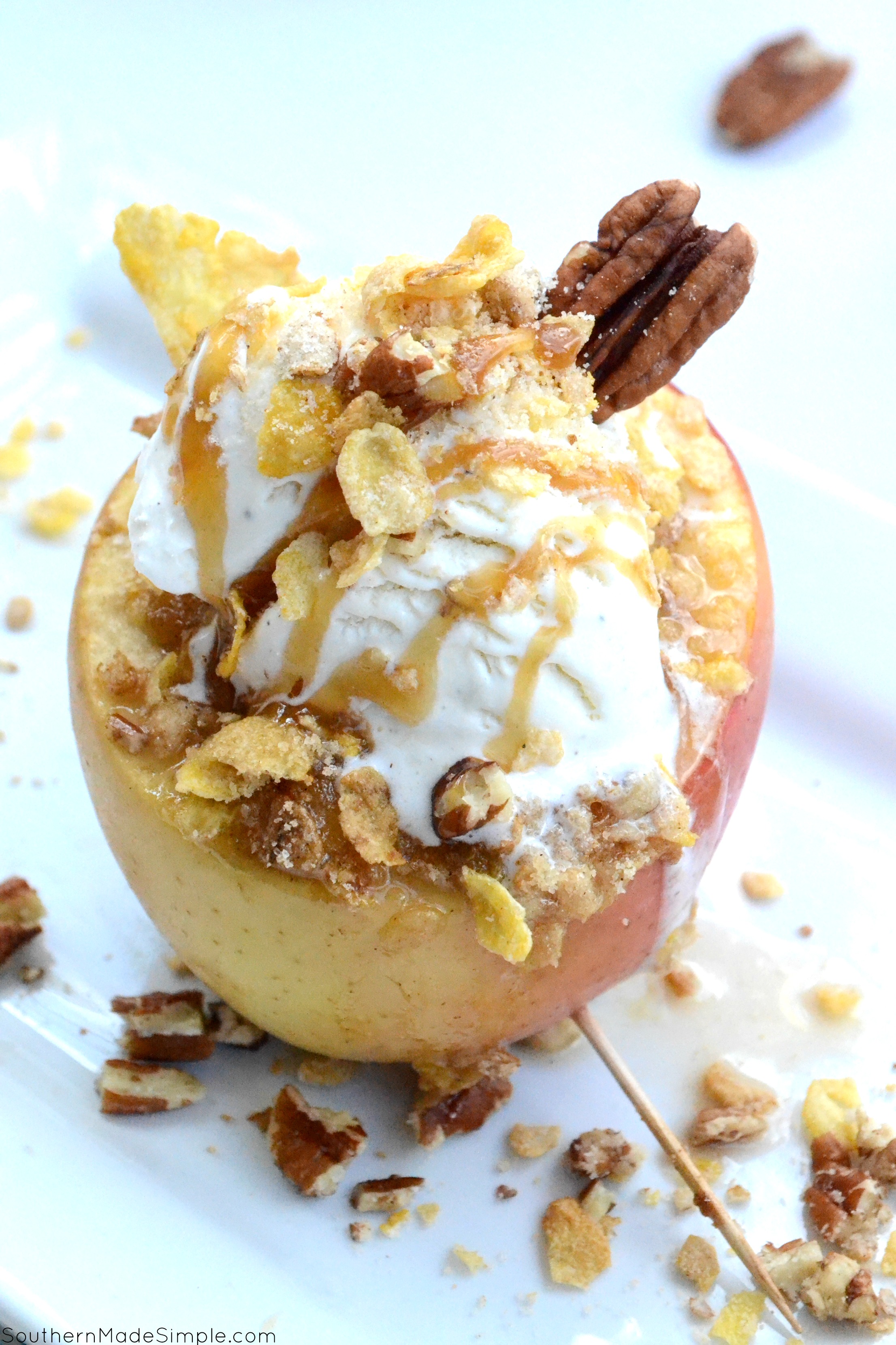 Fall is in full swing, and these Baked Honey Pecan Stuffed Apples are the perfect way to celebrate! Make with Honey Bunches of Oats to give them a crispy crunch topping, you'll want to go back for seconds! #ad