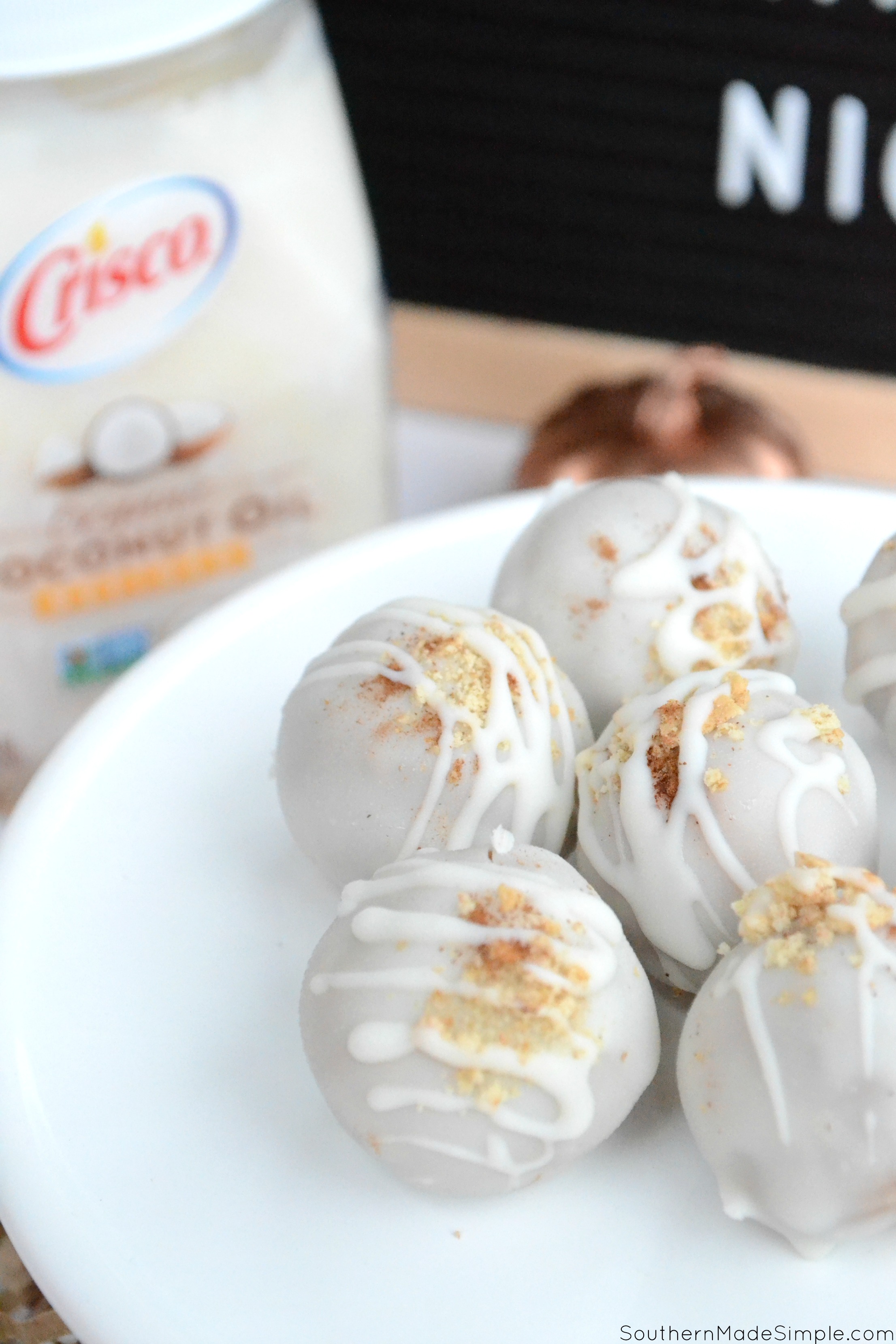 Feeling a little Fall-ish yet? These Chocolate Covered Pumpkin Truffles are just the thing you need to sweeten up your life during this fabulous fall season! #CriscoCoconutOil #IC #ad 