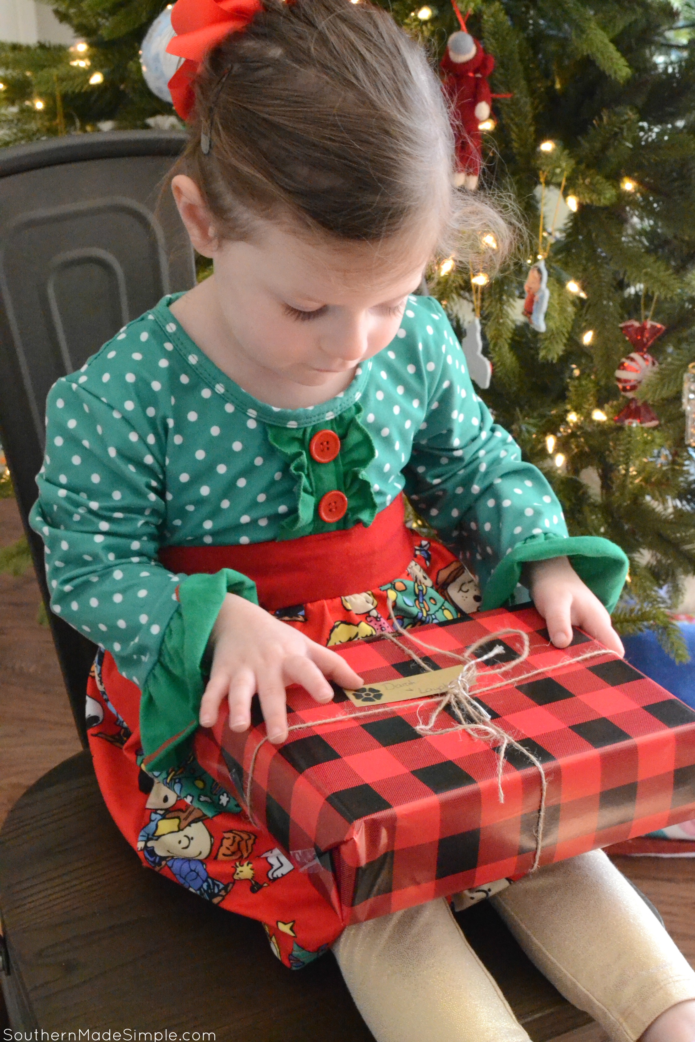 Continuing Holiday Traditions When Family is Far Away #HolidaysMadeEasy #TheUPSStore #ad
