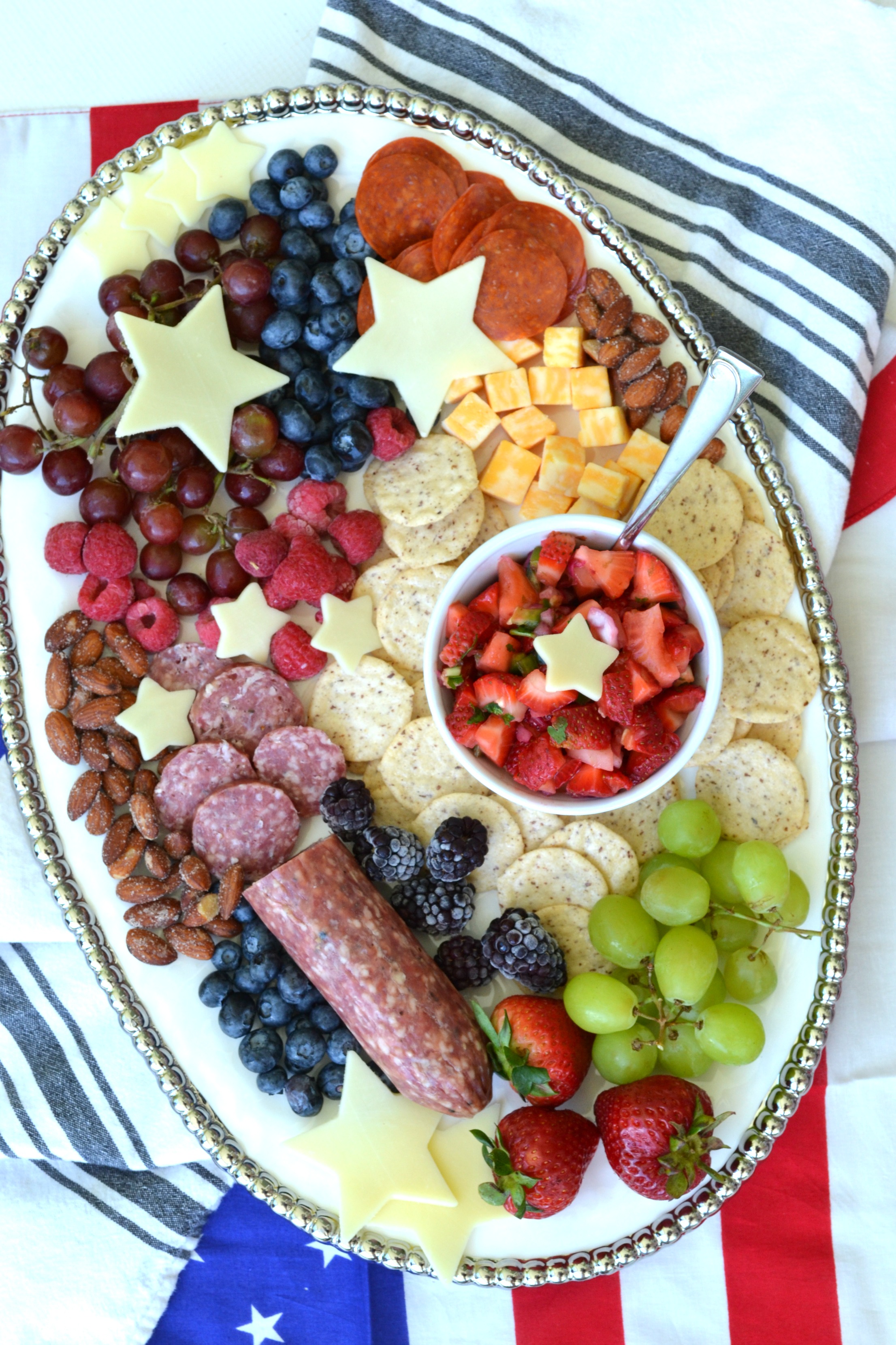 The Ultimate Summer Charcuterie Board #BlueDiamond #NutThins2Win #BD #CraveVictoriously #SummerCrave