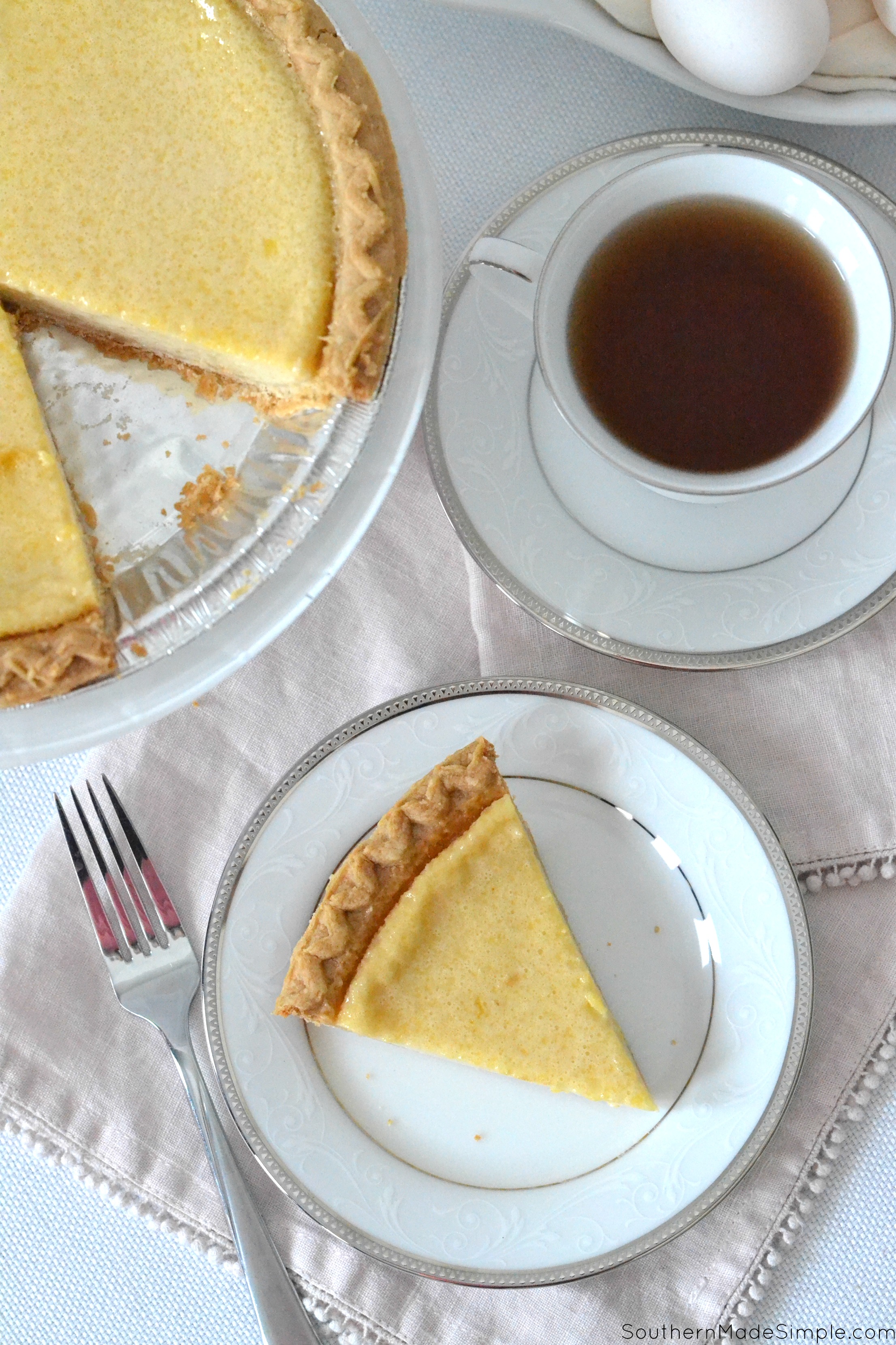 This Egg Custard Pie is a classic southern dish. It's perfect for the Thanksgiving dessert table or for brunch on a random Tuesday! #eggucustard #pie 